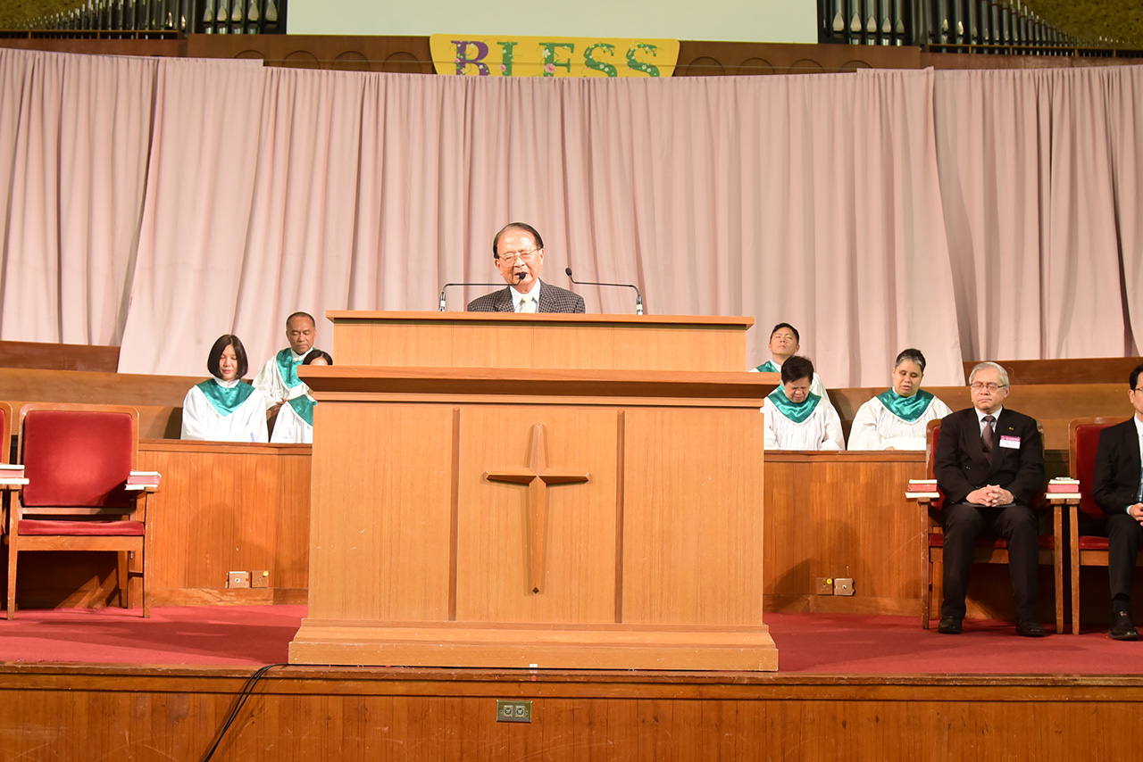 吳醫生於90屆培靈會擔任第九場奮興會的主席